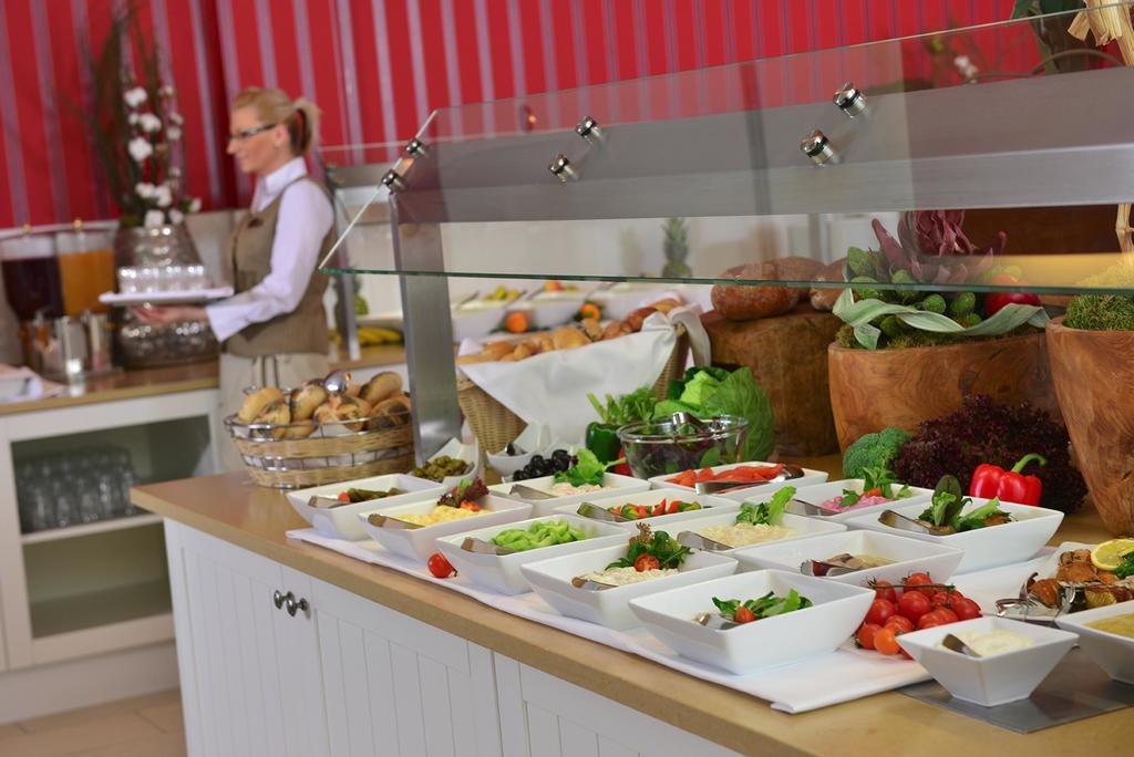 Steigenberger Grandhotel & Spa Heringsdorf Exterior foto A salad bar